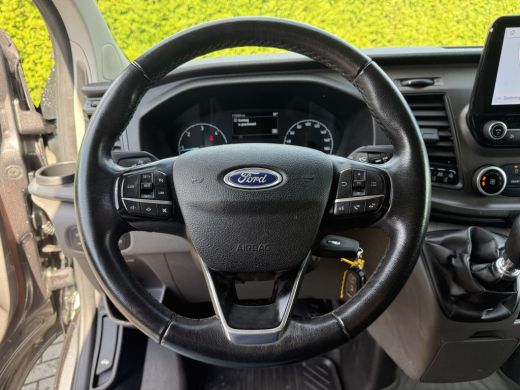 Ford Transit Custom 2.0 TDCI / L1H1 / 1e EIG. / AIRCO / CRUISE / NAVI / LED / 2.5 TONS TREKHAAK / 3-ZITS / PDC ActivLease financial lease