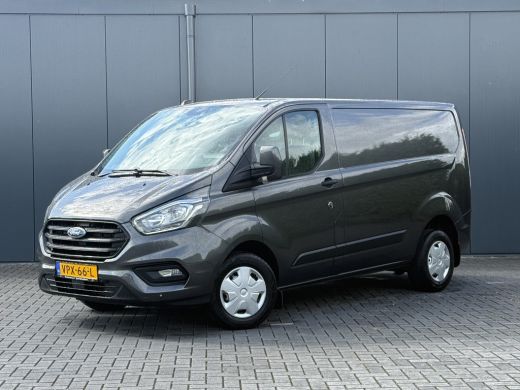 Ford Transit Custom 2.0 TDCI / L1H1 / 1e EIG. / AIRCO / CRUISE / NAVI / LED / 2.5 TONS TREKHAAK / 3-ZITS / PDC ActivLease financial lease