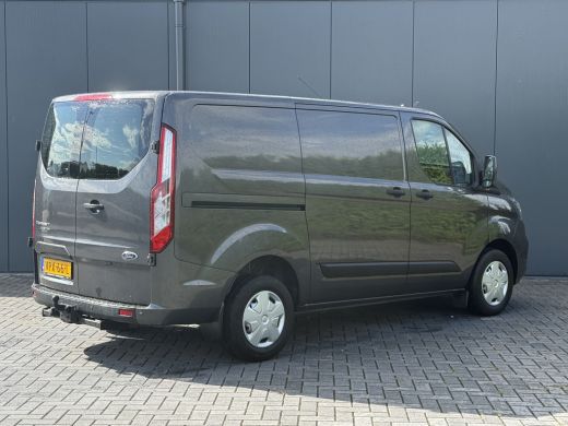 Ford Transit Custom 2.0 TDCI / L1H1 / 1e EIG. / AIRCO / CRUISE / NAVI / LED / 2.5 TONS TREKHAAK / 3-ZITS / PDC ActivLease financial lease
