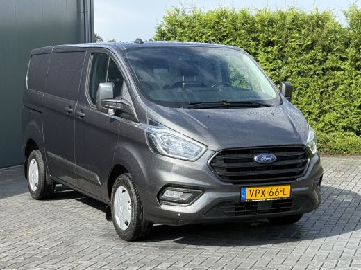 Ford Transit Custom 2.0 TDCI / L1H1 / 1e EIG. / AIRCO / CRUISE / NAVI / LED / 2.5 TONS TREKHAAK / 3-ZITS / PDC ActivLease financial lease