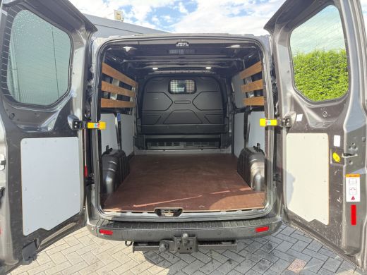 Ford Transit Custom 2.0 TDCI / L1H1 / 1e EIG. / AIRCO / CRUISE / NAVI / LED / 2.5 TONS TREKHAAK / 3-ZITS / PDC ActivLease financial lease