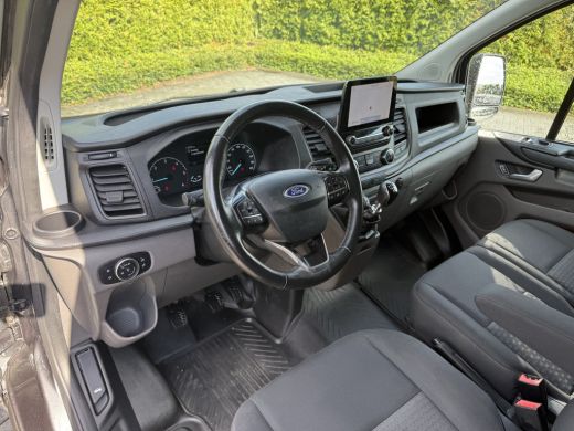 Ford Transit Custom 2.0 TDCI / L1H1 / 1e EIG. / AIRCO / CRUISE / NAVI / LED / 2.5 TONS TREKHAAK / 3-ZITS / PDC ActivLease financial lease