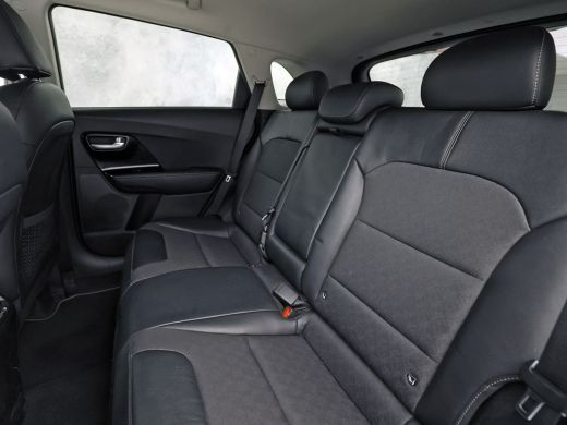 Kia Niro 1.6 GDi PHEV DynamicLine 141Pk Automaat (1e EIGENAAR, APPLE CARPLAY, GROOT NAVI, CAMERA, TREKHAAK... ActivLease financial lease