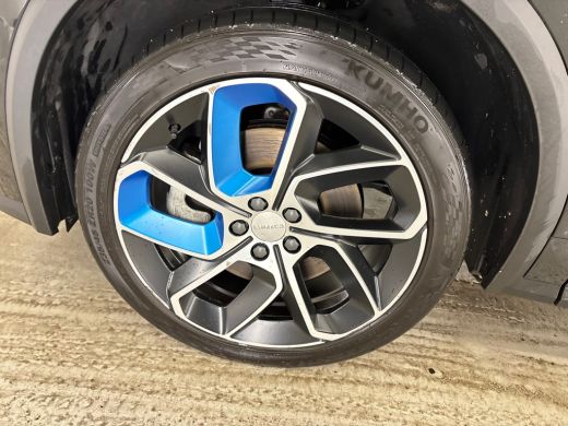 Lynk & Co 01 1.5 262pk Plug-in Adapt.Cruise Pano.dak Carplay Black Magic ActivLease financial lease