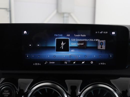 Mercedes-Benz CLA 180 Business Solution Luxury | Leder | Stoelverwarming | Cruise control | Sfeerverlichting | Navi... ActivLease financial lease