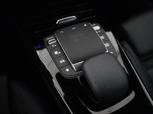 Mercedes-Benz CLA 180 Business Solution Luxury | Leder | Stoelverwarming | Cruise control | Sfeerverlichting | Navi... ActivLease financial lease