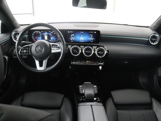 Mercedes-Benz CLA 180 Business Solution Luxury | Leder | Stoelverwarming | Cruise control | Sfeerverlichting | Navi... ActivLease financial lease