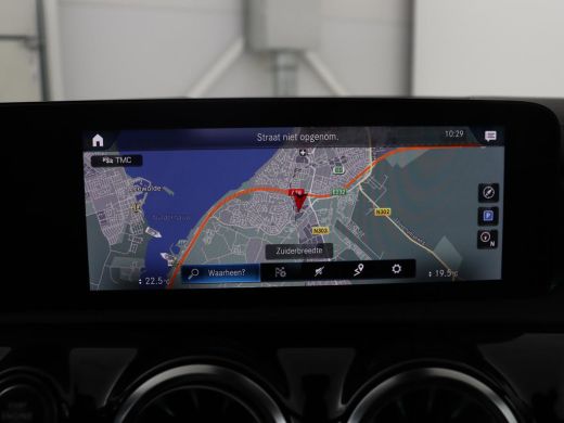 Mercedes-Benz CLA 180 Business Solution Luxury | Leder | Stoelverwarming | Cruise control | Sfeerverlichting | Navi... ActivLease financial lease