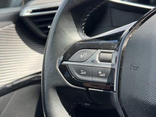 Peugeot 208 1.2 PureTech Blue Lease Allure Camera | Parkeersensoren | Full map navigatie | Carplay/android au... ActivLease financial lease