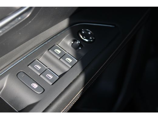 Peugeot 3008 1.6 HYbrid 225 GT | Black Pack | Alcantara | Camera | Navigatie | Focal | ActivLease financial lease