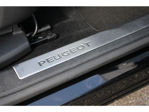 Peugeot 3008 1.6 HYbrid 225 GT | Black Pack | Alcantara | Camera | Navigatie | Focal | ActivLease financial lease