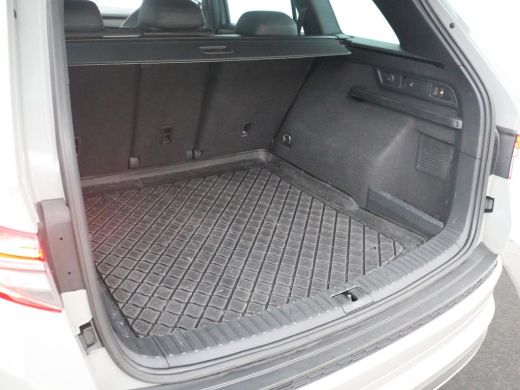 Skoda Kodiaq | Leder | Memory | Adaptive cruise | Stoelverwarming | Camera | Park assist | Sfeerverlichting | ... ActivLease financial lease
