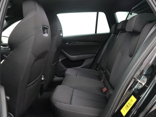 Skoda Octavia Combi1.5 e-TSI Sport Business | Stoelverwarming | Cruise control | Sfeerverlichting | Carplay | N... ActivLease financial lease