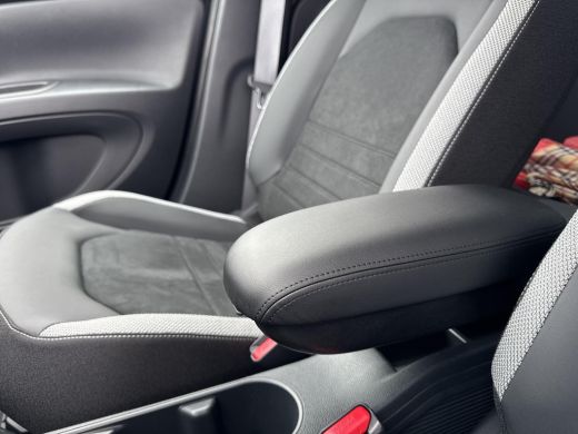 Toyota Aygo Hybrid 115 GR Sport | Cabriodak | Apple CarPlay/Android auto ActivLease financial lease