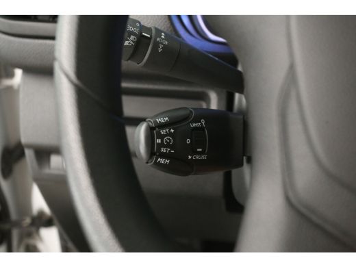 Toyota ProAce 75 kWh L2H1 Long Range | Snelladen | SOH 99% | Airco | Cruise | 3 Zits | Carplay | Parkeersens. ActivLease financial lease
