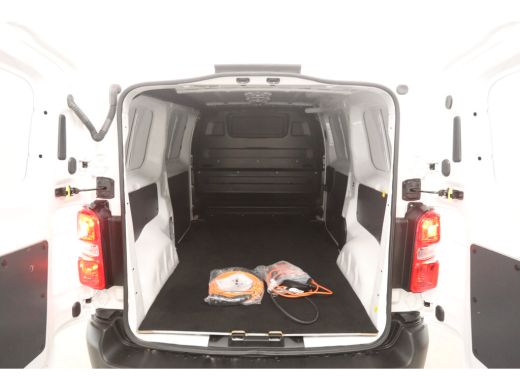 Toyota ProAce 75 kWh L2H1 Long Range | Snelladen | SOH 99% | Airco | Cruise | 3 Zits | Carplay | Parkeersens. ActivLease financial lease