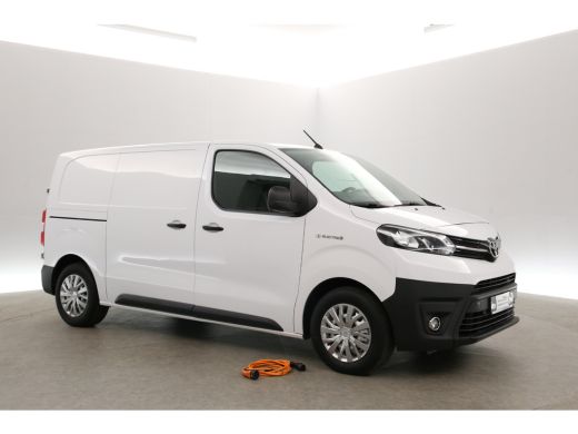 Toyota ProAce 75 kWh L2H1 Long Range | Snelladen | SOH 99% | Airco | Cruise | 3 Zits | Carplay | Parkeersens. ActivLease financial lease