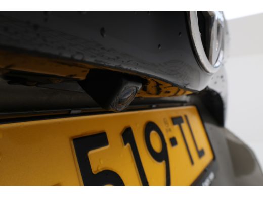 Toyota Yaris 1.5 VVT-i Active 5 Deurs Navigatie, Airco ActivLease financial lease