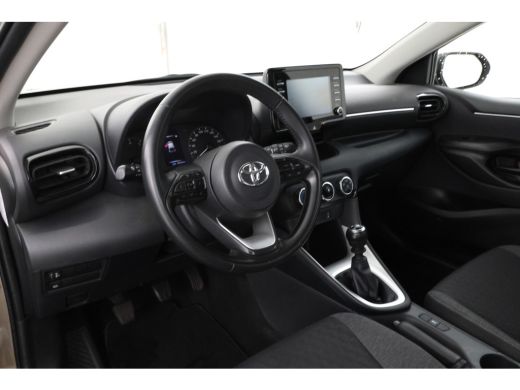 Toyota Yaris 1.5 VVT-i Active 5 Deurs Navigatie, Airco ActivLease financial lease