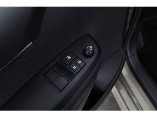 Toyota Yaris 1.5 VVT-i Active 5 Deurs Navigatie, Airco ActivLease financial lease
