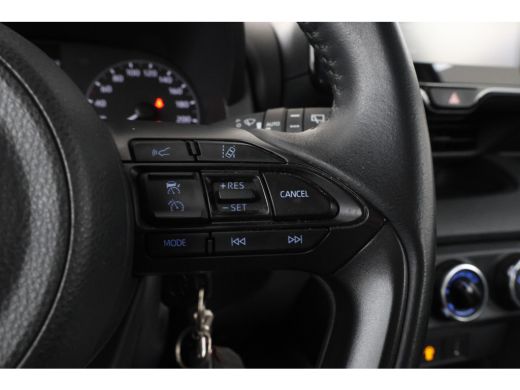 Toyota Yaris 1.5 VVT-i Active 5 Deurs Navigatie, Airco ActivLease financial lease
