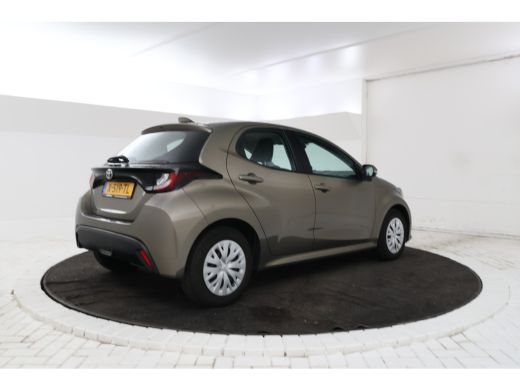 Toyota Yaris 1.5 VVT-i Active 5 Deurs Navigatie, Airco ActivLease financial lease