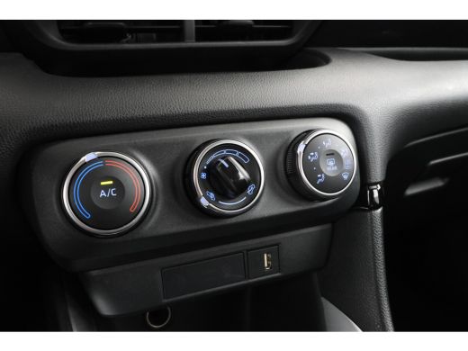 Toyota Yaris 1.5 VVT-i Active 5 Deurs Navigatie, Airco ActivLease financial lease