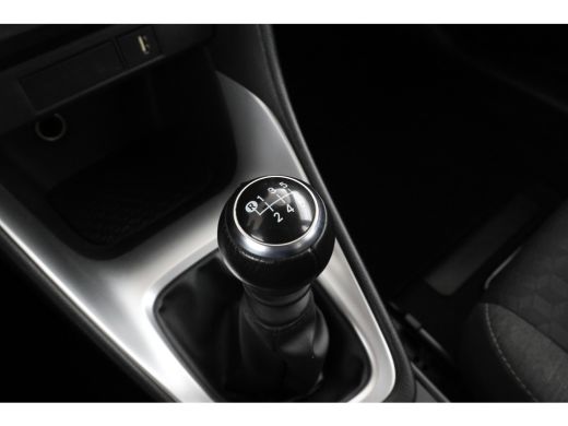 Toyota Yaris 1.5 VVT-i Active 5 Deurs Navigatie, Airco ActivLease financial lease