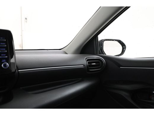 Toyota Yaris 1.5 VVT-i Active 5 Deurs Navigatie, Airco ActivLease financial lease