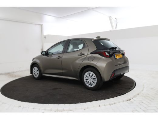 Toyota Yaris 1.5 VVT-i Active 5 Deurs Navigatie, Airco ActivLease financial lease
