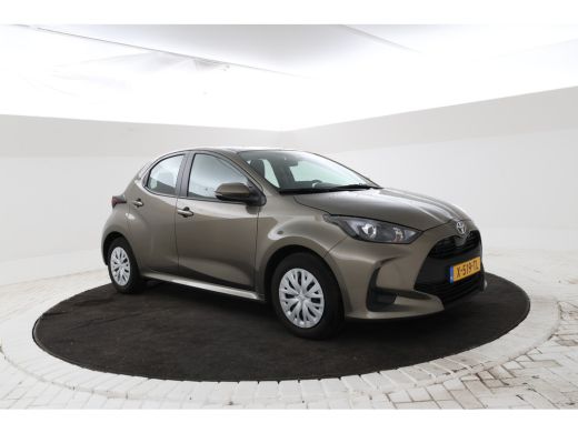 Toyota Yaris 1.5 VVT-i Active 5 Deurs Navigatie, Airco ActivLease financial lease