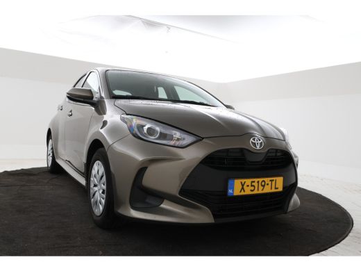 Toyota Yaris 1.5 VVT-i Active 5 Deurs Navigatie, Airco ActivLease financial lease