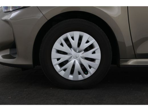 Toyota Yaris 1.5 VVT-i Active 5 Deurs Navigatie, Airco ActivLease financial lease