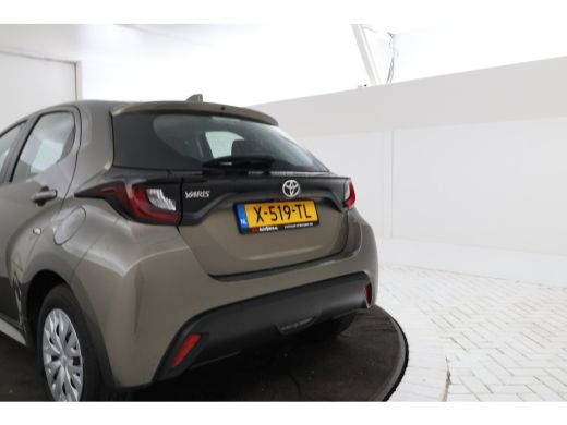 Toyota Yaris 1.5 VVT-i Active 5 Deurs Navigatie, Airco ActivLease financial lease