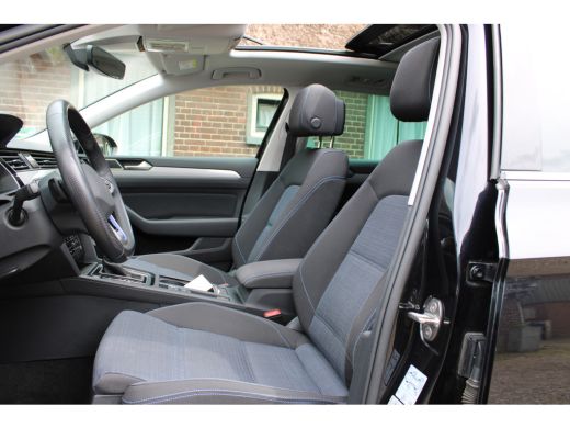 Volkswagen Passat Variant 1.4 TSI PHEV GTE Business SOh 91,2% IQ LIGHT NAVI PANO TREKHAAK 134000KM!!! ActivLease financial lease