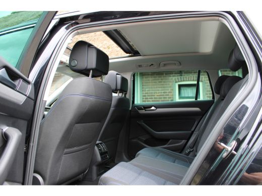 Volkswagen Passat Variant 1.4 TSI PHEV GTE Business SOh 91,2% IQ LIGHT NAVI PANO TREKHAAK 134000KM!!! ActivLease financial lease