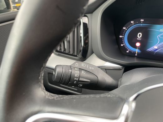 Volvo  XC60 2.0 T6 Plug-in hybrid AWD Plus Dark Long Range | SOH 97% | Pano | Trekhaak | Stoelverwarming | Ca... ActivLease financial lease