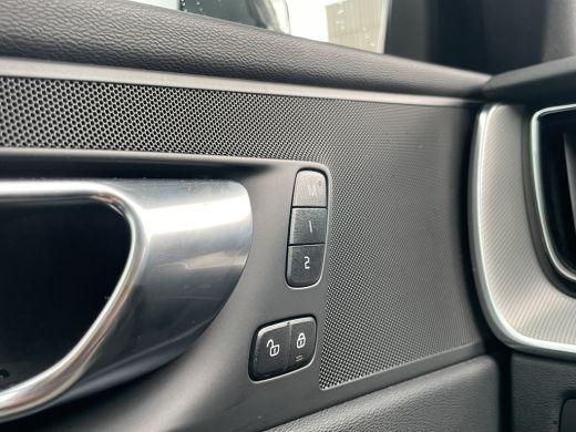 Volvo  XC60 2.0 T6 Plug-in hybrid AWD Plus Dark Long Range | SOH 97% | Pano | Trekhaak | Stoelverwarming | Ca... ActivLease financial lease