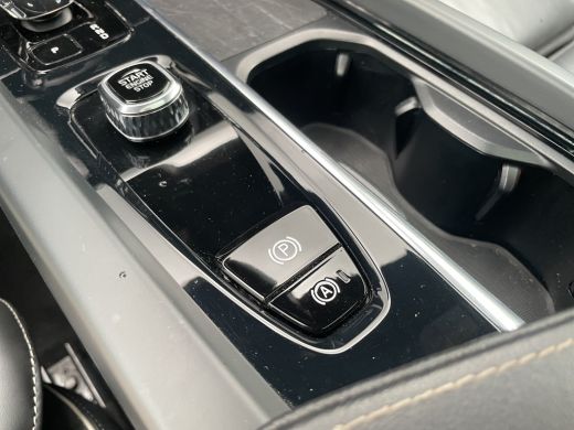 Volvo  XC60 2.0 T6 Plug-in hybrid AWD Plus Dark Long Range | SOH 97% | Pano | Trekhaak | Stoelverwarming | Ca... ActivLease financial lease