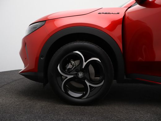 Alfa Romeo Junior 1.2 Turbo Hybrid Ibrida Speciale | Camera | Parkeersensoren | Dodehoekdetectie | Navigatie | Crui... ActivLease financial lease