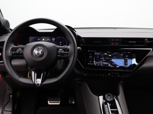 Alfa Romeo Junior 1.2 Turbo Hybrid Ibrida Speciale | Camera | Parkeersensoren | Dodehoekdetectie | Navigatie | Crui... ActivLease financial lease