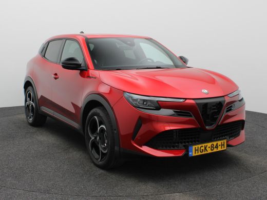 Alfa Romeo Junior 1.2 Turbo Hybrid Ibrida Speciale | Camera | Parkeersensoren | Dodehoekdetectie | Navigatie | Crui... ActivLease financial lease