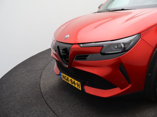 Alfa Romeo Junior 1.2 Turbo Hybrid Ibrida Speciale | Camera | Parkeersensoren | Dodehoekdetectie | Navigatie | Crui... ActivLease financial lease