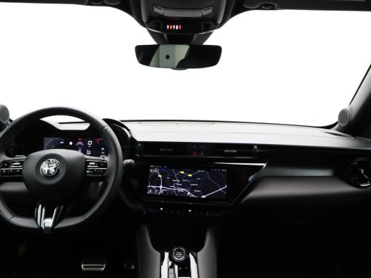 Alfa Romeo Junior 1.2 Turbo Hybrid Ibrida Speciale | Camera | Parkeersensoren | Dodehoekdetectie | Navigatie | Crui... ActivLease financial lease