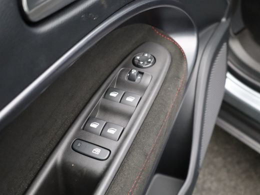 Alfa Romeo Junior Elettrica Veloce 54 kWh 280 PK! | Sperdifferentieel | Sabelt Kuipstoelen | Camera | Parkeersensor... ActivLease financial lease