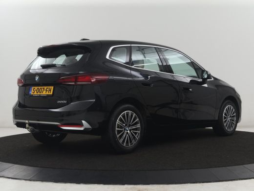 BMW 2 Serie Active Tourer 220i | Leder | Cruise control | Navigatie | Carplay | Sfeerverlichting | Virtueel d... ActivLease financial lease