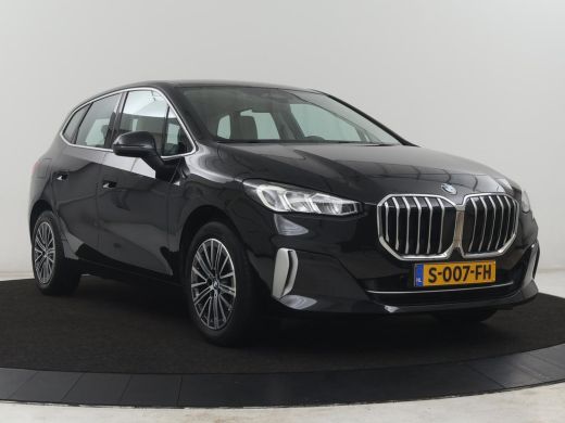 BMW 2 Serie Active Tourer 220i | Leder | Cruise control | Navigatie | Carplay | Sfeerverlichting | Virtueel d... ActivLease financial lease