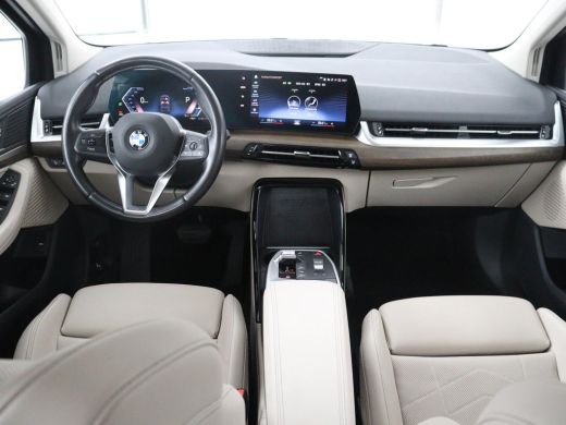 BMW 2 Serie Active Tourer 220i | Leder | Cruise control | Navigatie | Carplay | Sfeerverlichting | Virtueel d... ActivLease financial lease