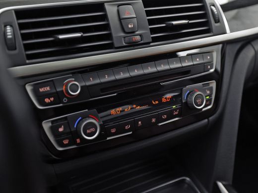 BMW 3 Serie 318i M Sport Automaat (PANORAMADAK, M PAKKET, GROOT NAVI, CAMERA, DEALER ONDERHOUDEN, COGNAC LEDE... ActivLease financial lease