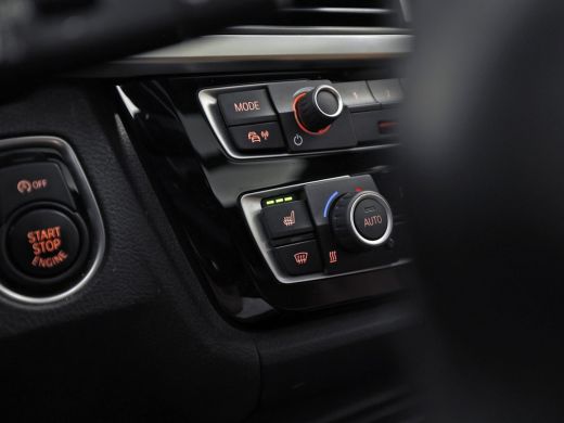 BMW 3 Serie 318i M Sport Automaat (PANORAMADAK, M PAKKET, GROOT NAVI, CAMERA, DEALER ONDERHOUDEN, COGNAC LEDE... ActivLease financial lease